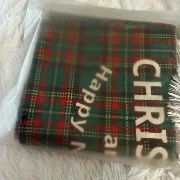 Set of 4 18x18‎ decorative pillow covers and 2 sets of two hand towels.bundle - Picture 3 of 14